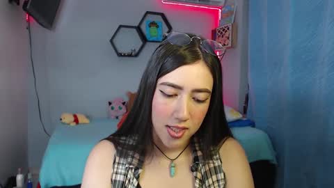 Snapshot of aurora_shy_ chatting on 02-28-25, 01:37 Aurora online show from 02-28-25, 01:37