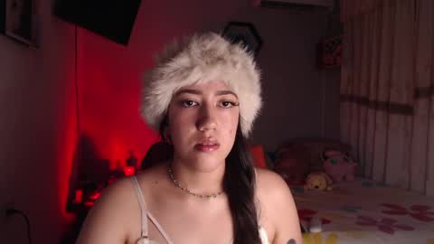 Snapshot of aurora_shy_ chatting on 05-22-26, 06:42 Aurora online show from 05-22-26, 06:42