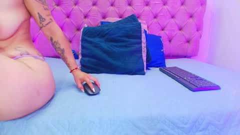 auroraa_miller online show from 09-18-25, 11:56