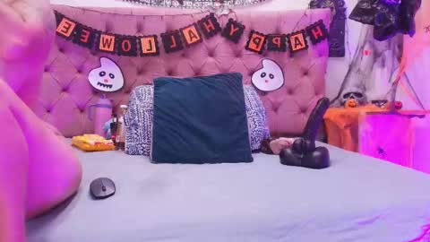 auroraa_miller online show from 10-26-25, 12:00