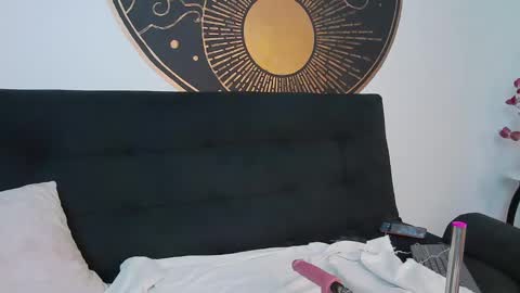 Aurora online show from 03-08-25, 12:52