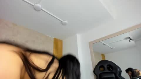 Snapshot of aurorabon chatting on 12-16-24, 01:43 Aurora online show from 12-16-24, 01:43