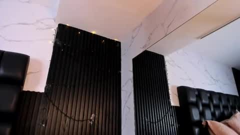 Snapshot of aurorabon chatting on 09-18-25, 11:51 Aurora online show from 09-18-25, 11:51