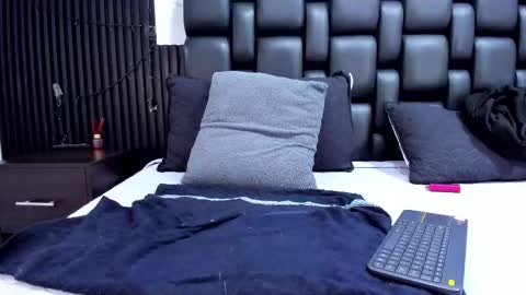 Snapshot of aurorabon chatting on 11-27-25, 04:03 Aurora online show from 11-27-25, 04:03