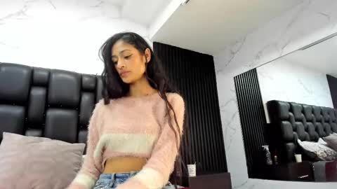 Snapshot of aurorabon chatting on 12-20-25, 12:56 Aurora online show from 12-20-25, 12:56