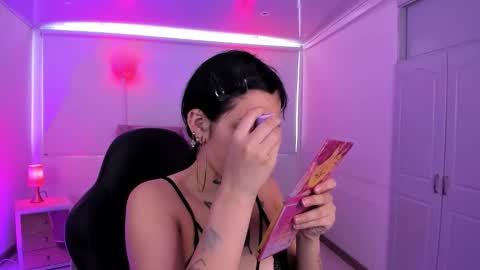 Aurora Diaz online show from 11-13-25, 07:35