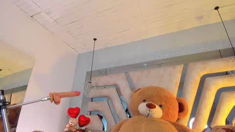 Aurora  online show from 02-15-26, 07:43