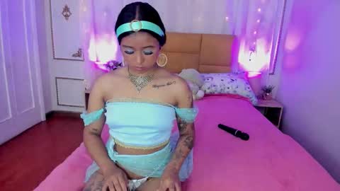 Aurora online show from 10-23-25, 11:53