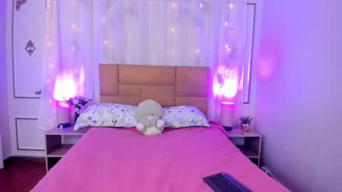 Aurora online show from 11-28-25, 11:35