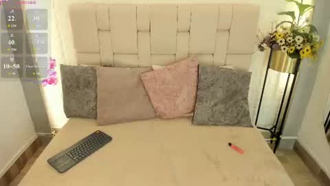 Snapshot of auroraqueenn chatting on 06-25-26, 05:12 auroraqueenn online show from 06-25-26, 05:12