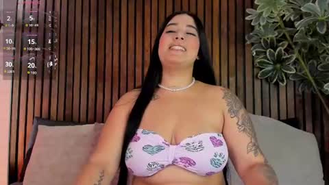 Snapshot of auroraqueenn chatting on 07-16-26, 08:37 auroraqueenn online show from 07-16-26, 08:37