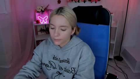 Snapshot of aurorawrenfield chatting on 09-09-25, 07:41 aurorawrenfield online show from 09-09-25, 07:41