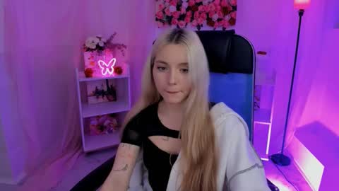 Snapshot of aurorawrenfield chatting on 09-22-25, 10:39 aurorawrenfield online show from 09-22-25, 10:39