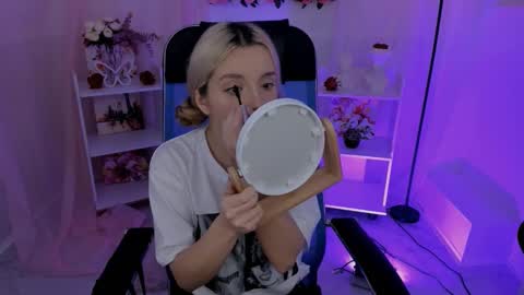 Snapshot of aurorawrenfield chatting on 09-30-25, 05:01 aurorawrenfield online show from 09-30-25, 05:01