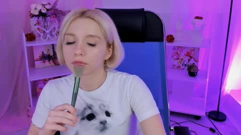 Snapshot of aurorawrenfield chatting on 10-28-25, 04:49 aurorawrenfield online show from 10-28-25, 04:49