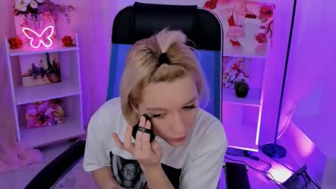 aurorawrenfield online show from 11-06-25, 07:31