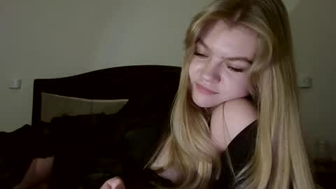 AuroraXRoses online show from 11-06-25, 08:32