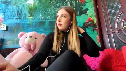 Snapshot of aurorekhuu chatting on 02-10-26, 11:03 Elizabeth online show from 02-10-26, 11:03