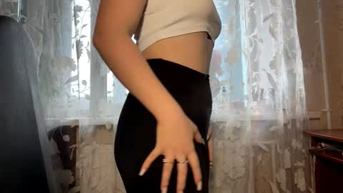 Snapshot of aurorekhuu chatting on 02-25-26, 07:07 Elizabeth online show from 02-25-26, 07:07