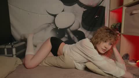 Snapshot of aurorryy1 chatting on 03-01-26, 12:12 Aurora online show from 03-01-26, 12:12