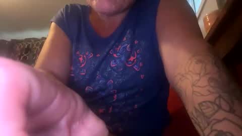 Snapshot of aussielovingxxx chatting on 04-27-26, 07:17 Milf4u online show from 04-27-26, 07:17