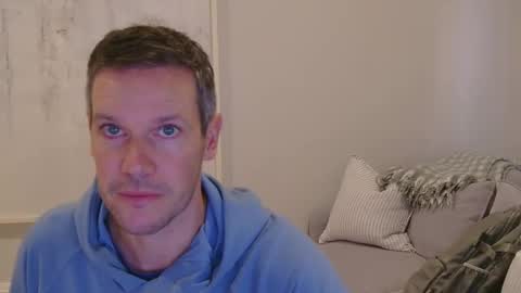 Snapshot of aussiesurfer0000 chatting on 04-22-26, 12:57 aussiesurfer0000 online show from 04-22-26, 12:57