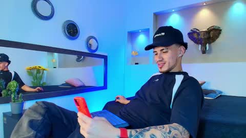 AUSTIN  online show from 01-05-25, 05:51