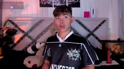 Snapshot of austin_connorr chatting on 12-04-25, 10:24 austin online show from 12-04-25, 10:24