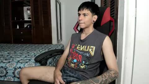 Snapshot of austin_falcon chatting on 11-21-25, 08:18 Austin online show from 11-21-25, 08:18