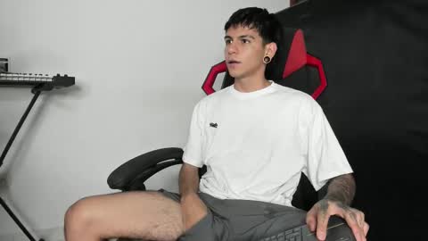 Snapshot of austin_falcon chatting on 12-16-25, 08:14 Austin online show from 12-16-25, 08:14