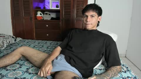 Snapshot of austin_falcon chatting on 12-17-25, 08:15 Austin online show from 12-17-25, 08:15