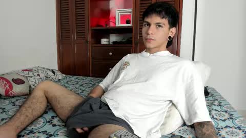 Snapshot of austin_falcon chatting on 12-18-25, 07:09 Austin online show from 12-18-25, 07:09