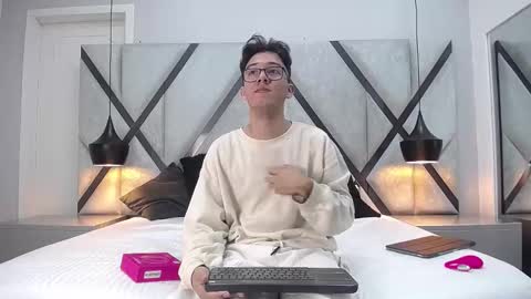 austinreeds online show from 09-23-25, 02:42