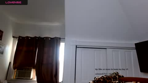 Snapshot of autumnb712 chatting on 09-11-25, 09:15 autumnb712 online show from 09-11-25, 09:15