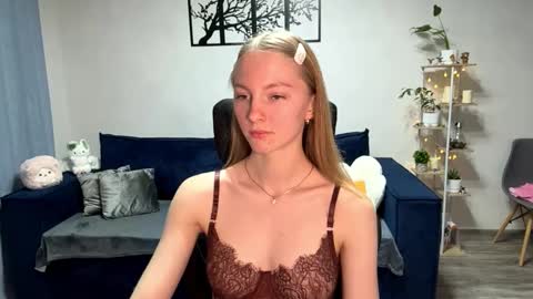 Annie online show from 10-15-25, 03:01