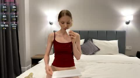 Snapshot of autumnroginson chatting on 05-25-26, 04:57 Annie online show from 05-25-26, 04:57