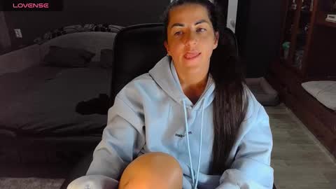 Ava online show from 09-18-25, 04:09