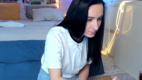 Ava online show from 10-05-25, 06:23