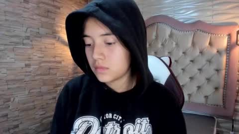              online show from 02-03-25, 04:35