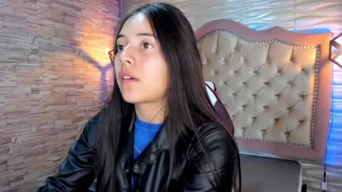              online show from 02-06-25, 02:33