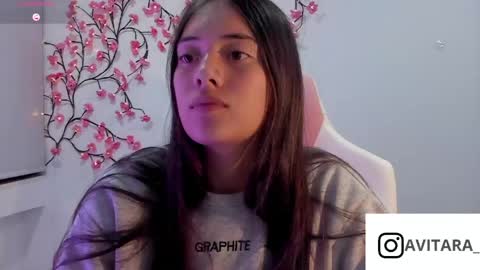 Snapshot of ava_broown chatting on 05-17-26, 01:25 online show from 05-17-26, 01:25