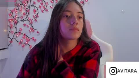Snapshot of ava_broown chatting on 05-18-26, 01:35 online show from 05-18-26, 01:35