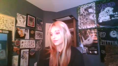 Snapshot of ava_mack chatting on 06-20-26, 02:47 Ava Mack online show from 06-20-26, 02:47