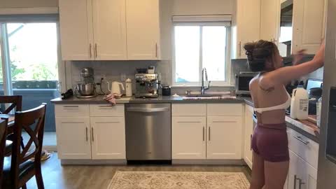 Snapshot of ava_petite_ chatting on 04-30-26, 07:31 Little Ava online show from 04-30-26, 07:31