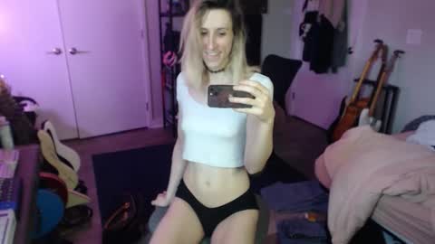 Snapshot of ava_reinhart_999 chatting on 03-07-26, 08:28 Ava online show from 03-07-26, 08:28