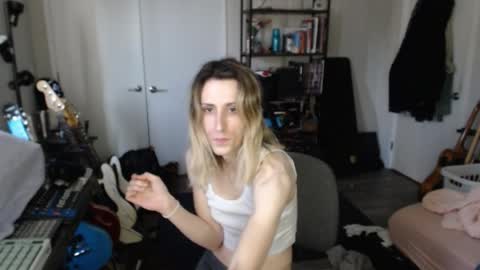 Snapshot of ava_reinhart_999 chatting on 04-10-26, 08:46 Ava online show from 04-10-26, 08:46