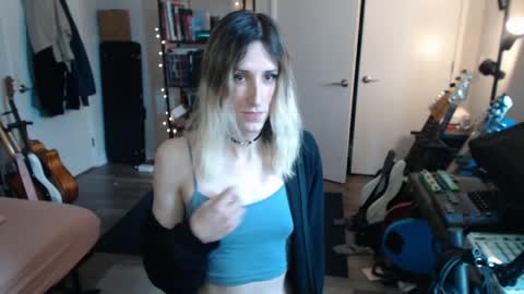 Snapshot of ava_reinhart_999 chatting on 05-14-26, 08:04 Ava online show from 05-14-26, 08:04