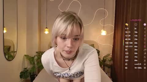 Snapshot of avabloom_ chatting on 10-30-25, 10:21 avabloom_ online show from 10-30-25, 10:21