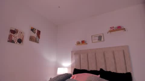 Snapshot of avaline_blanc chatting on 02-19-25, 03:39 Avaline Help me reach 100 likes TRANSMISSION EVERY DAY FROM 39 PM online show from 02-19-25, 03:39