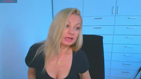Snapshot of avaluxe_ chatting on 07-09-26, 05:06 Eira online show from 07-09-26, 05:06
